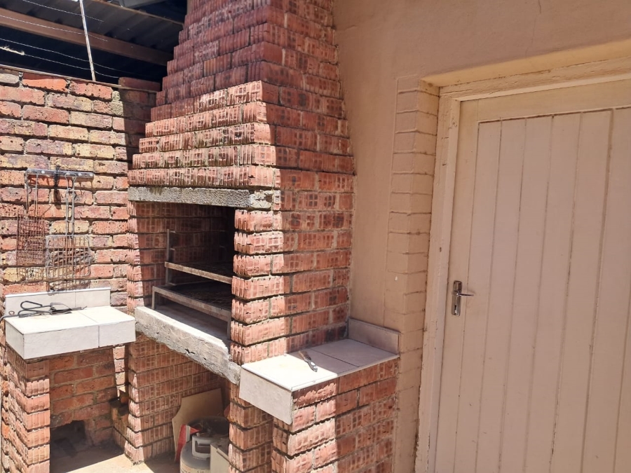 4 Bedroom Property for Sale in Odendaalsrus Free State